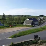 6 Pers Sur L'aubrac A Proximite De Nasbinals 아파트 Prinsuejols-Malbouzon