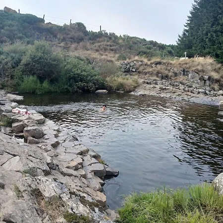 6 Pers Sur L'aubrac A Proximite De Nasbinals